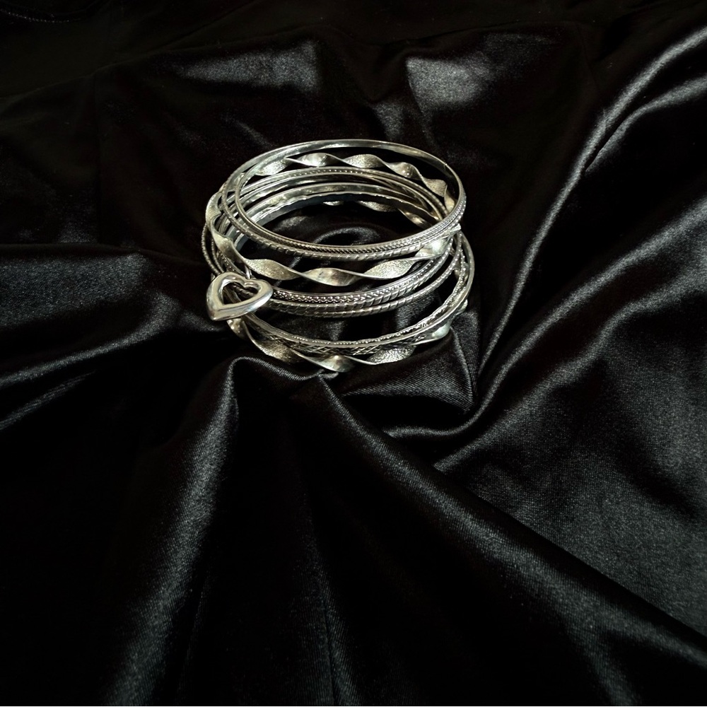 Elegant Silvery tone Bangle Set